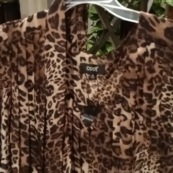 FINAL PRICE NWT ODDY accordian-style flared hem pleated sleeves blouse M - Picture 2 of 8